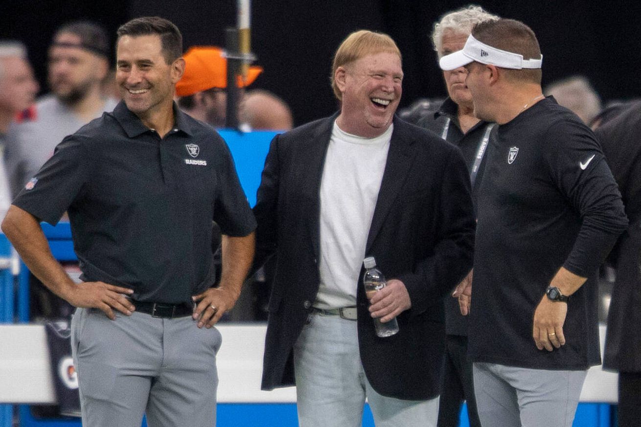 SPORTS-MARK-DAVIS-ON-JOSH-MCDANIELS-1-LV