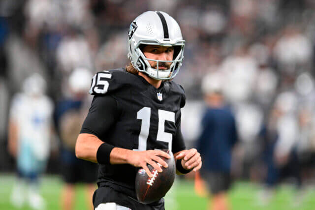 Aug 17, 2024; Paradise, Nevada, USA; Las Vegas Raiders quarterback Gardner Minshew (15) warms up against the Dallas Cowboys at Allegiant Stadium. Mandatory Credit: Candice Ward-USA TODAY Sports Gardner Minshew, Raiders