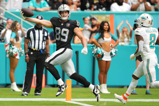 Nov 17, 2024; Miami Gardens, Florida, USA; Las Vegas Raiders tight end Brock Bowers (89) scores a touchdown past Miami Dolphins safety Jevon Holland (8) in the third quarter at Hard Rock Stadium. Mandatory Credit: Jim Rassol-Imagn Images Brock Bowers, Raiders