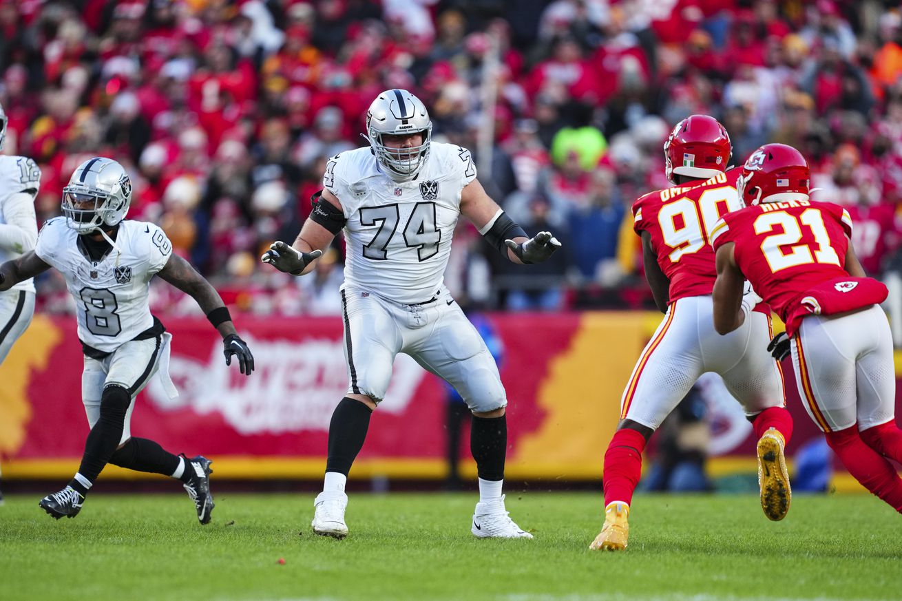 Las Vegas Raiders v Kansas City Chiefs