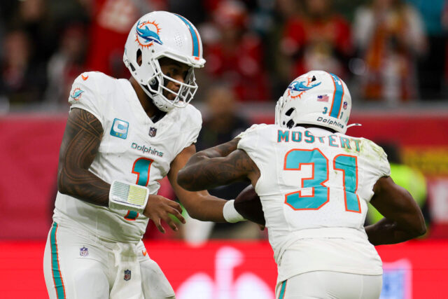 Nov 5, 2023; Frankfurt, Germany, ; Miami Dolphins quarterback Tua Tagovailoa (1) hands off to running back Raheem Mostert (31) against the Kansas City Chiefs in the fourth quarter during an NFL International Series game at Deutsche Bank Park. Mandatory Credit: Nathan Ray Seebeck-USA TODAY Sports Tua Tagovailoa, Raheem Mostert, Raiders, Dolphins