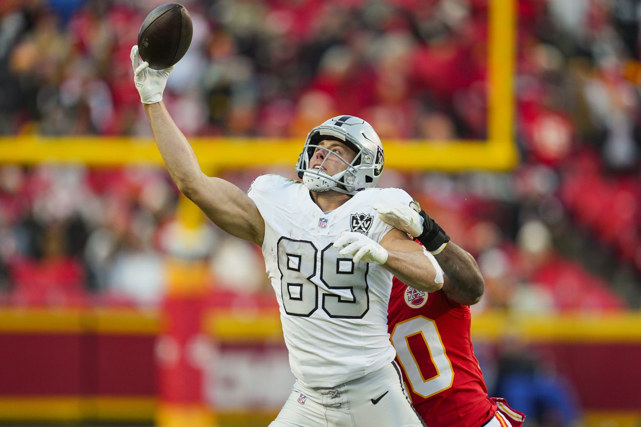 NFL: Las Vegas Raiders at Kansas City Chiefs