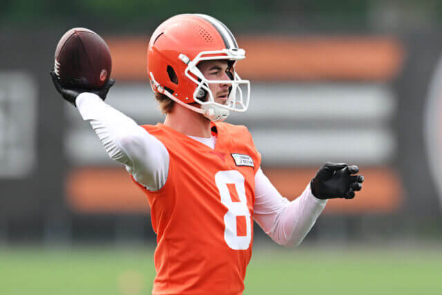 Jun 12, 2025; Berea, OH, USA; Cleveland Browns quarterback Kenny Pickett (8) throws a pass during mini camp at CrossCountry Mortgage Campus. Mandatory Credit: Ken Blaze-Imagn Images Kenny Pickett, Browns, Raiders